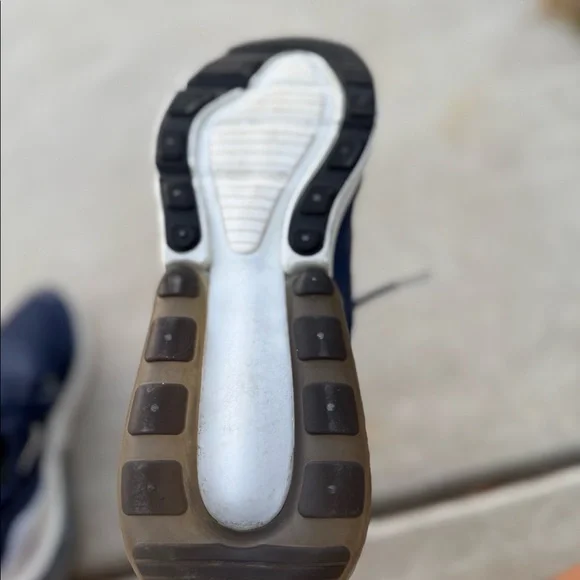 Men’s Nike air270 sz 9. Like new worn twice. No rips/tears. - Picture 6 of 8